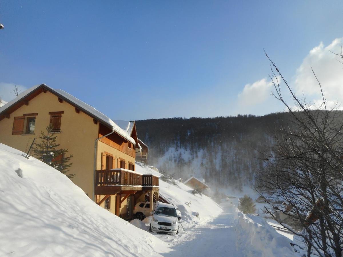 Chambre D'Hote Les Carlines 阿维厄 外观 照片
